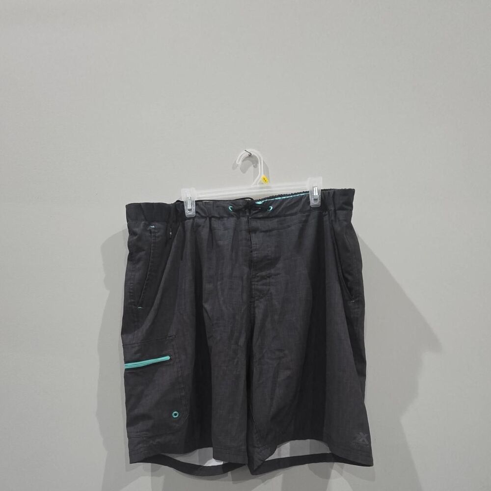 Zeroxposur Men's Black and Grey Shorts